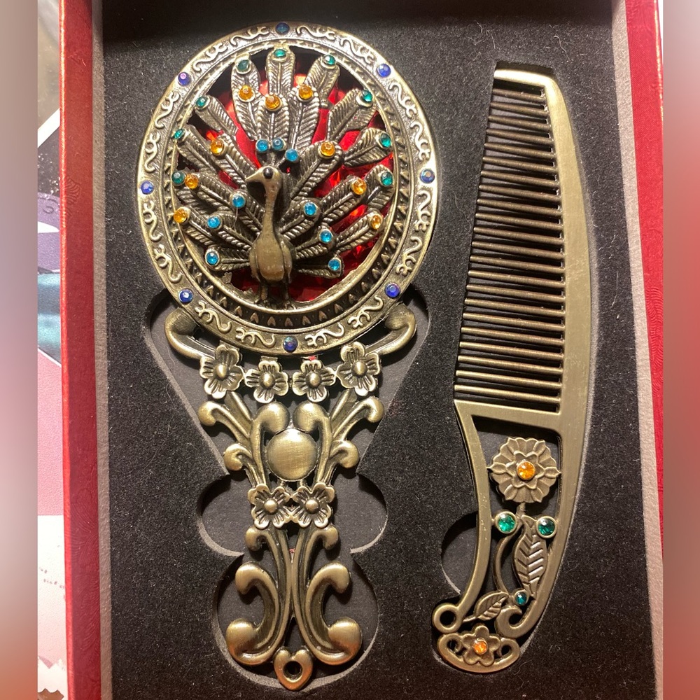 Vintage Hand Cosmetic Makeup Mirror Set